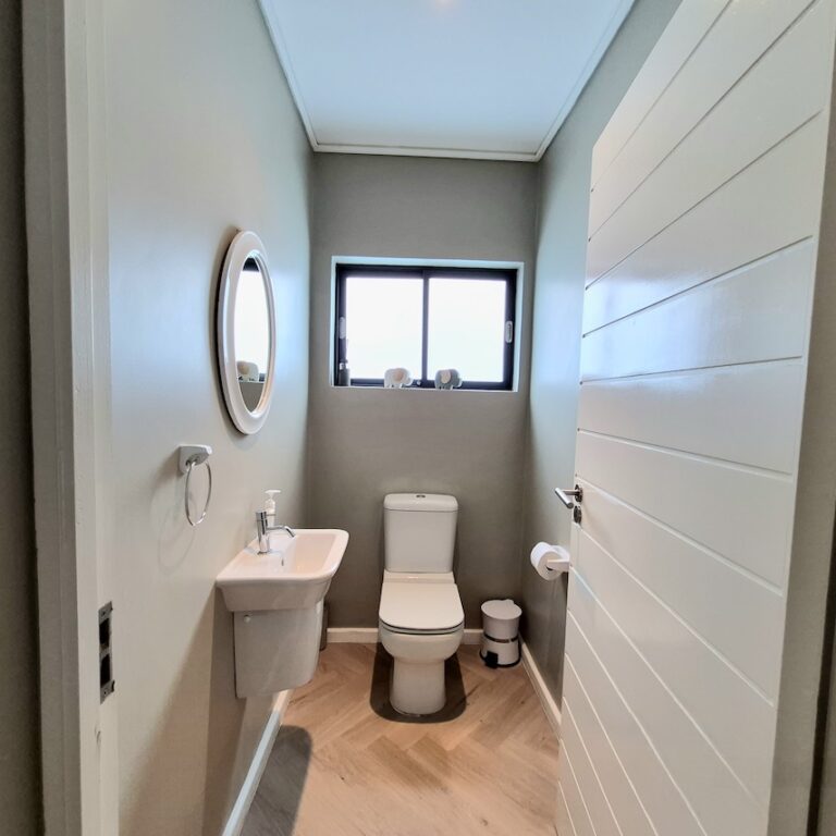 Bathroom 4-1